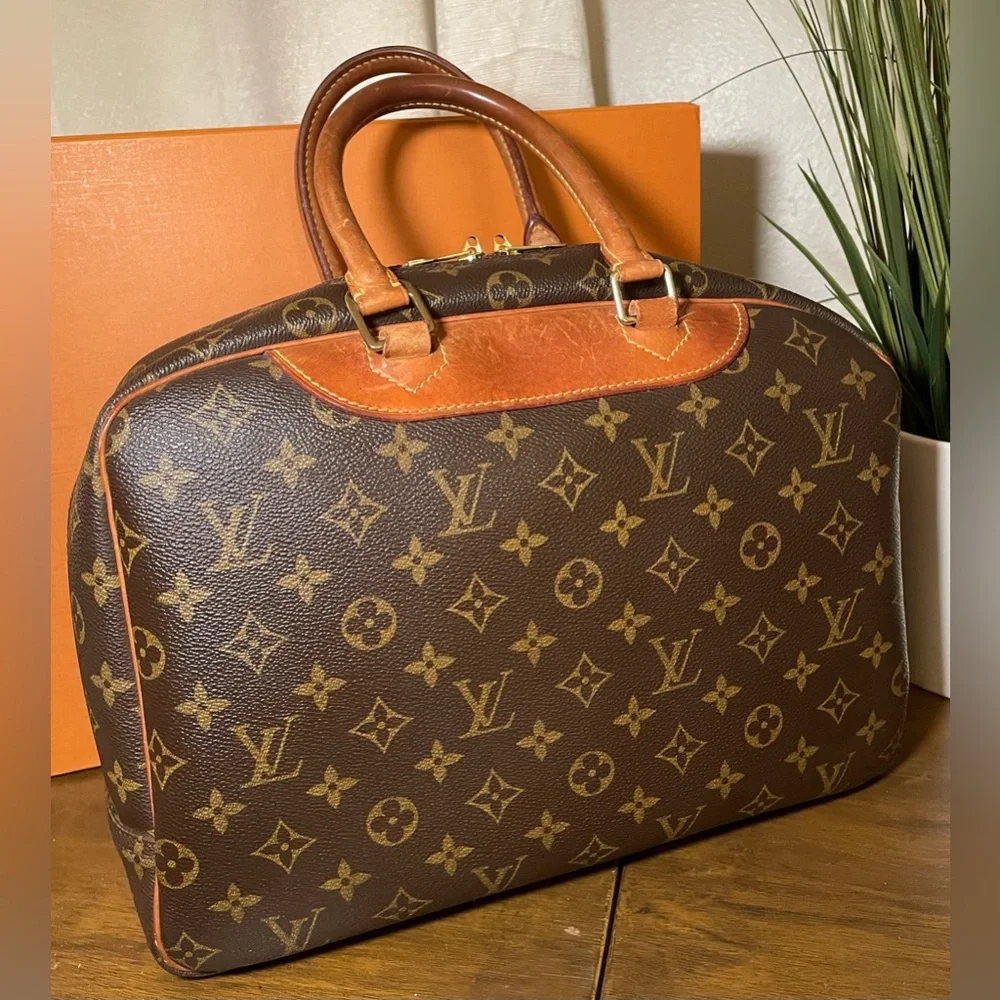 Authentic Louis Vuitton Deauville - Picture 11 of 16